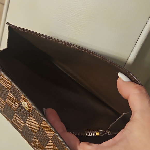 Louis Vuitton Damier Sarah Long Wallet - Picture 11 of 17